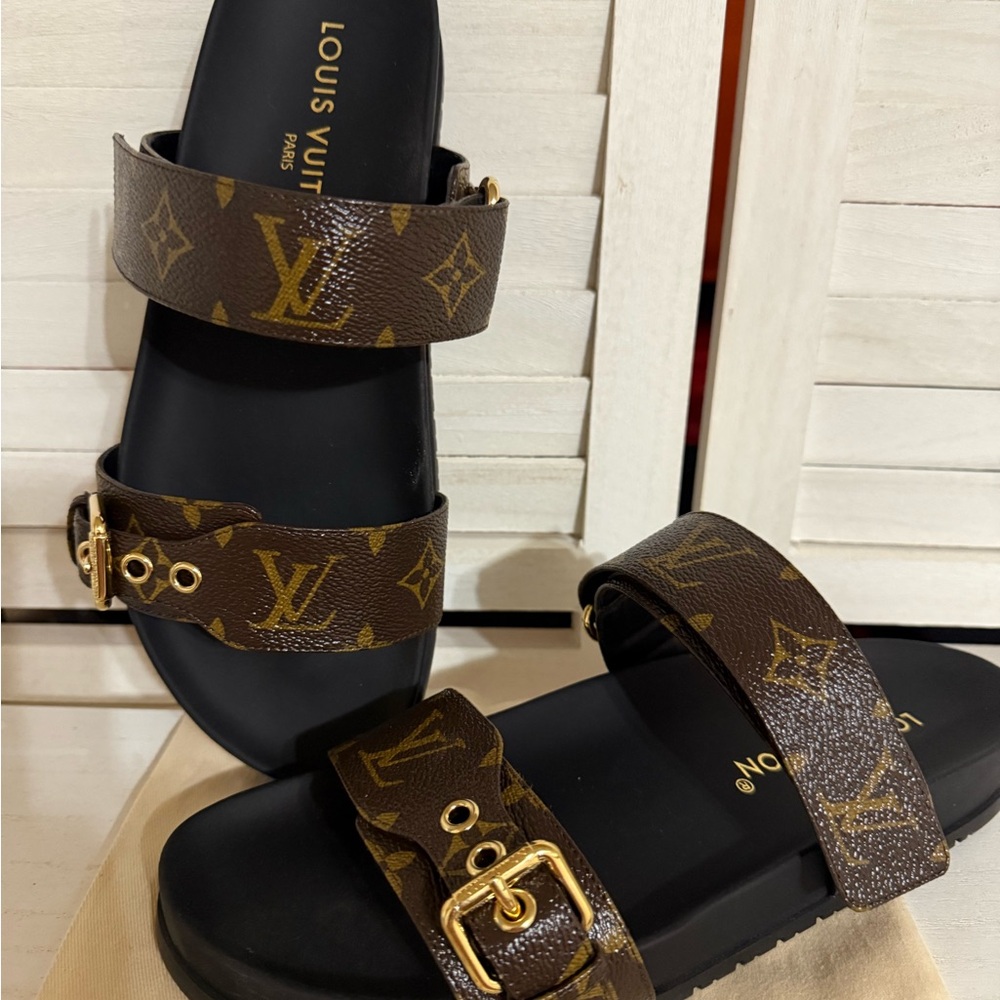 SOLD ‼️Louis Vuitton Bom Dia Flats Slides